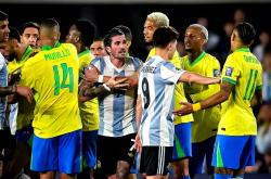 开云体育官方网站-阿根廷女足球迷迎来精彩对决，热闹非凡