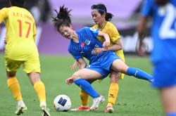 开云官网-体育场上的较劲：女足比赛悬念展开