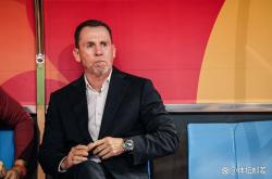 开云体育下载-主帅因策略失误被外界质疑，球队战绩低迷