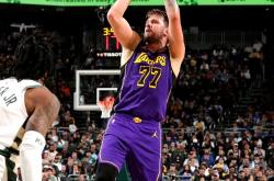 开云体育APP下载-雄鹿惜败湖人，詹皇神奇表现力压对手的简单介绍