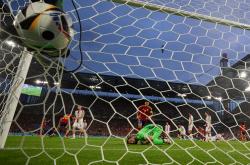 开云下载-欧洲俱乐部足球争霸赛中的精彩瞬间