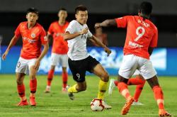 开云体育登录-河北华夏幸福主场大胜北京人和，壮大实力