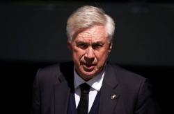 开云体育下载-马洛卡中场组织失误频频，犯错成风