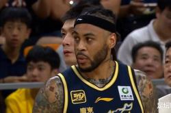 开云体育中国-太阳大胜对手，以高比分领先晋级四强