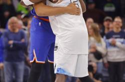 开云体育app-森林狼客场惊险战胜国王，唐斯砍下32分