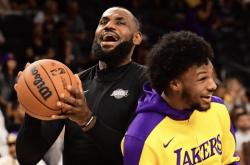 开云体育官网-包含NBA季前赛开打，湖人大胜热火的词条