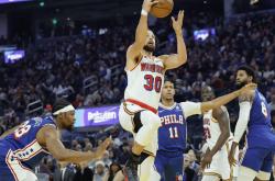 开云体育入口-勇士惨败76人，遭遇赛季首败