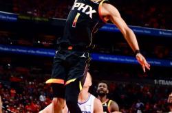 开云体育APP下载-江苏队险胜76人，布克点燃赛场