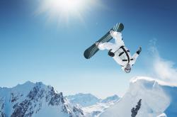 开云体育app-引擎轰鸣与橄榄球绝杀，竞技体育的戏剧性黎明