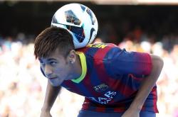 开云体育官网-雪夜中的唯一对决，当瑞典蓝黄旗遇见里昂红蓝，孙兴慜谱写完美孤章