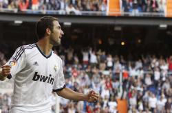 开云平台-F1年度争冠之夜，最戏剧性的逆转却在场边，库尔图瓦如何抢走全球焦点