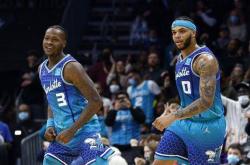 开云下载-魔术队内部矛盾频现，球队士气受到负面影响