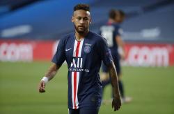 开云下载-巴黎圣日耳曼球员不畏艰难，赢得关键胜利