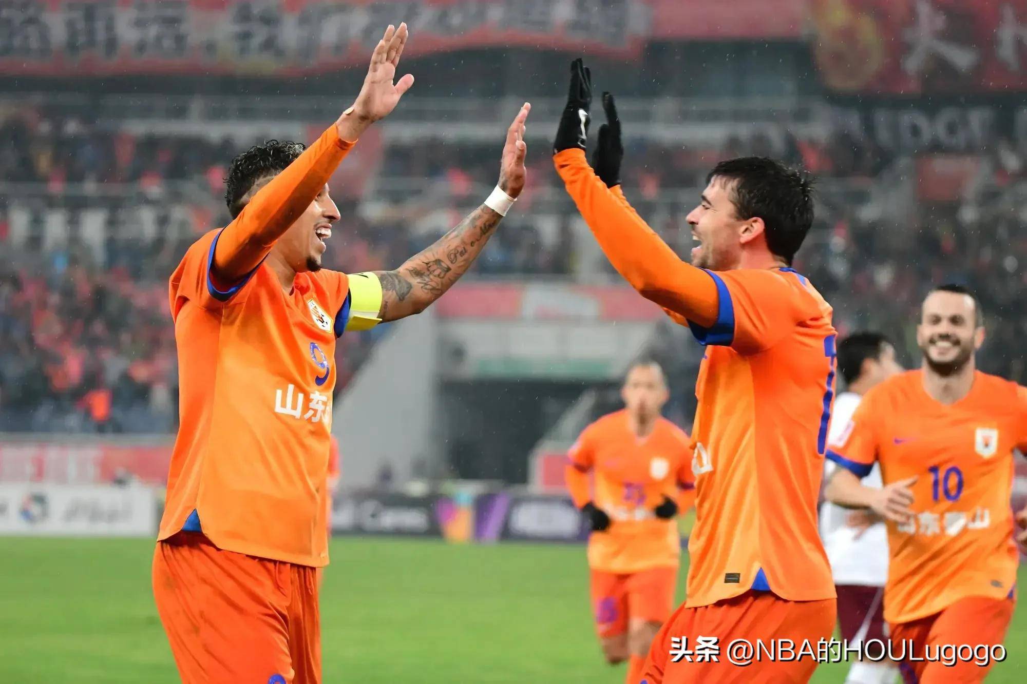 关于亚冠强对决即将开打，球迷期待精彩比赛的信息