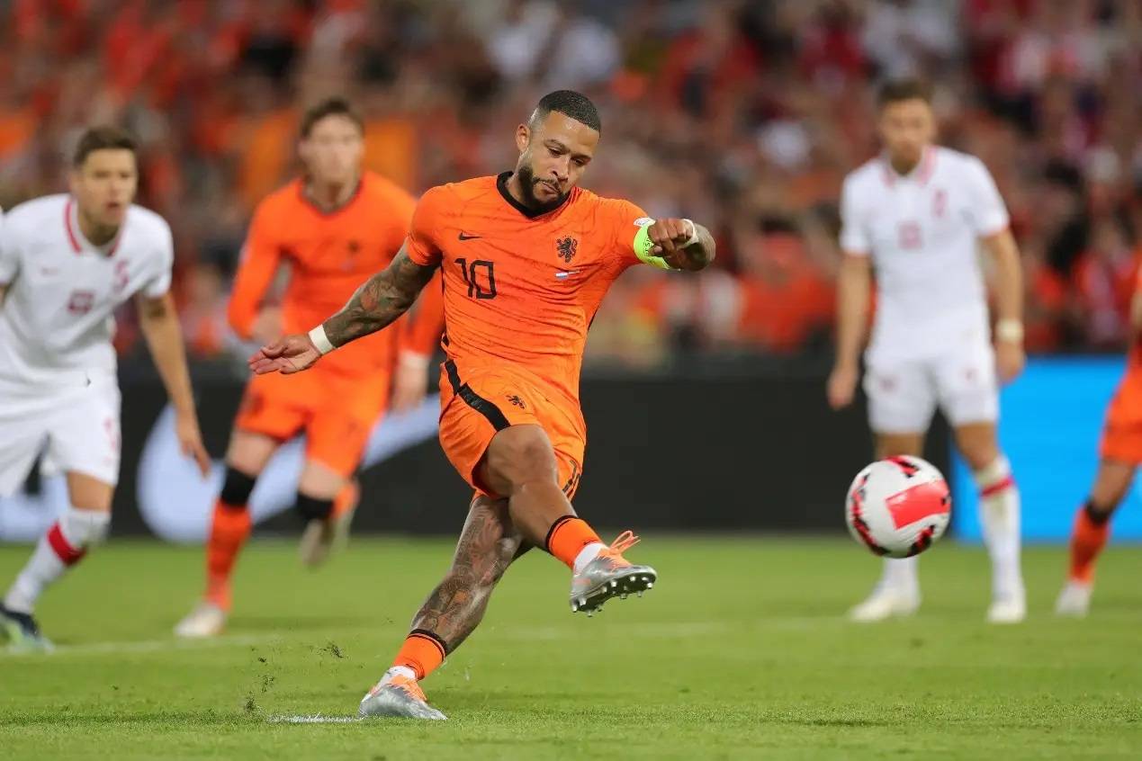 荷兰主场击败德佩双响北爱尔兰客场失利