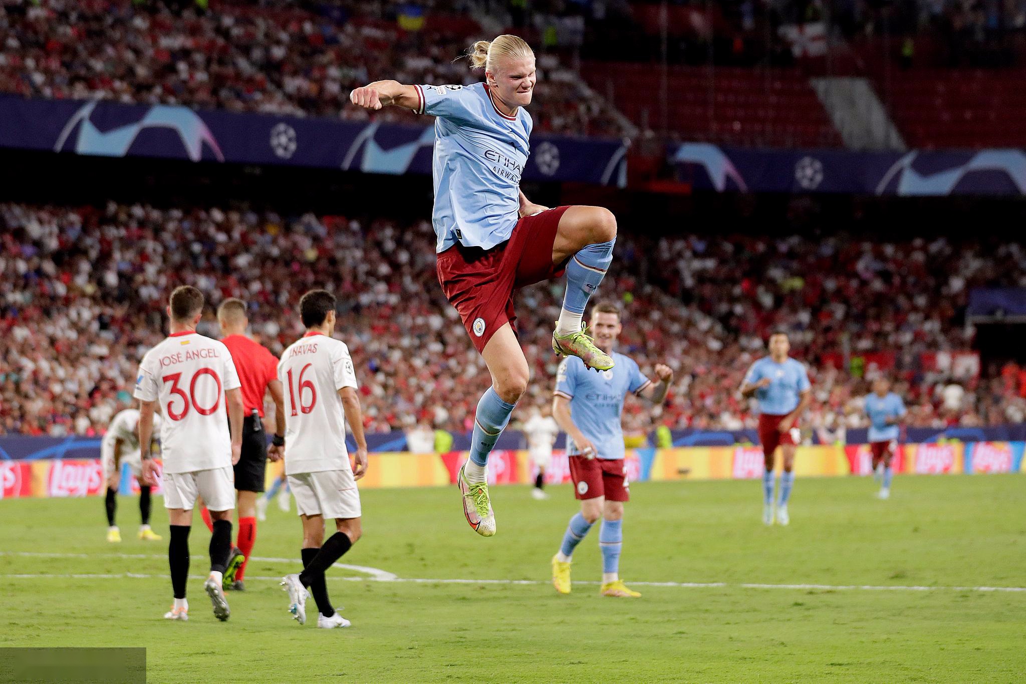 塞维利亚赛季首胜，士气大振豪夺三分