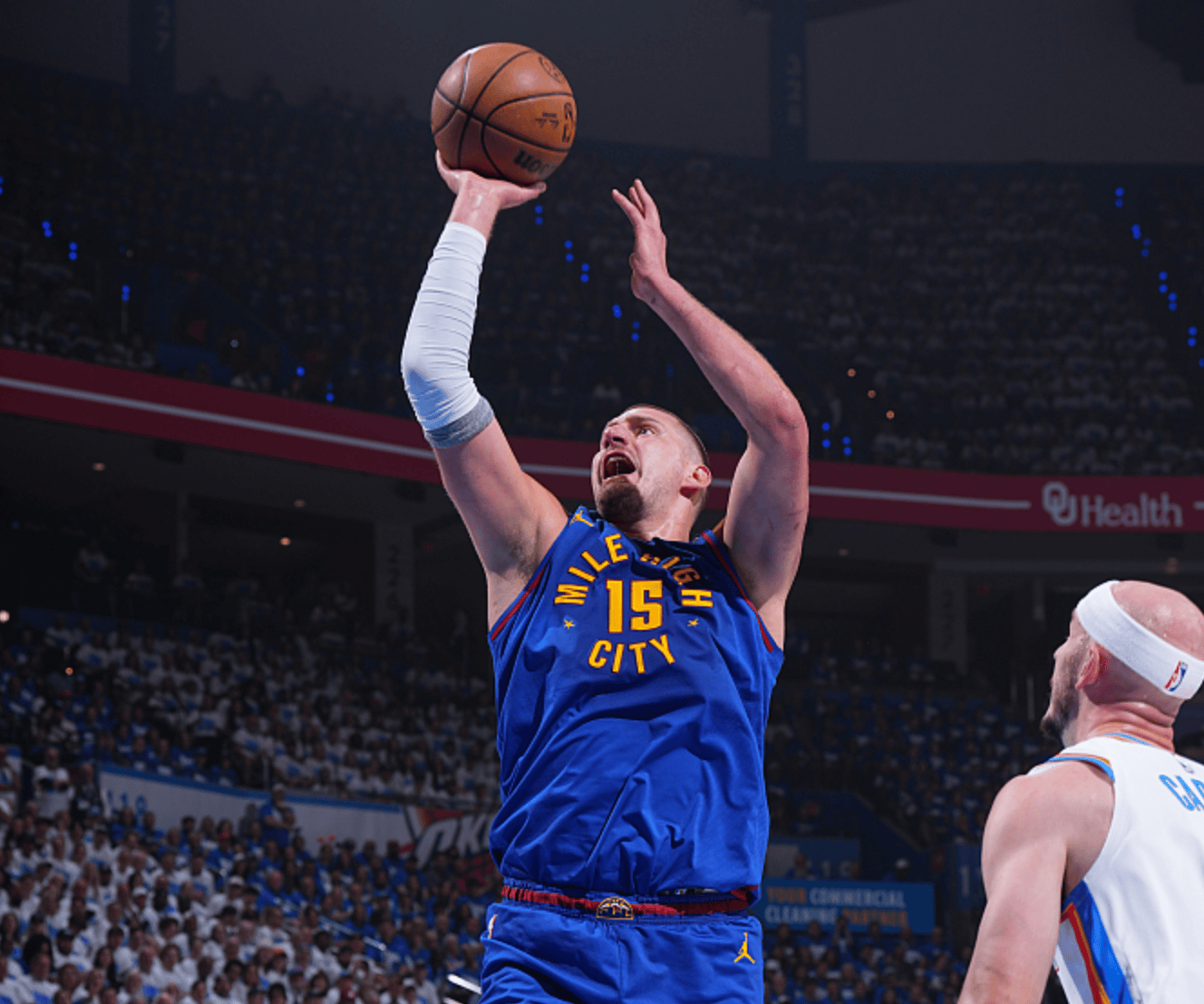 俄罗斯篮球运动员因伤退赛，憾失机会