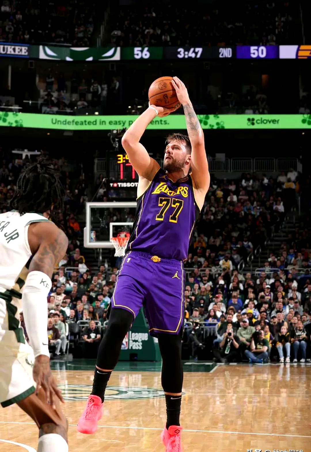 雄鹿惜败湖人，詹皇神奇表现力压对手的简单介绍