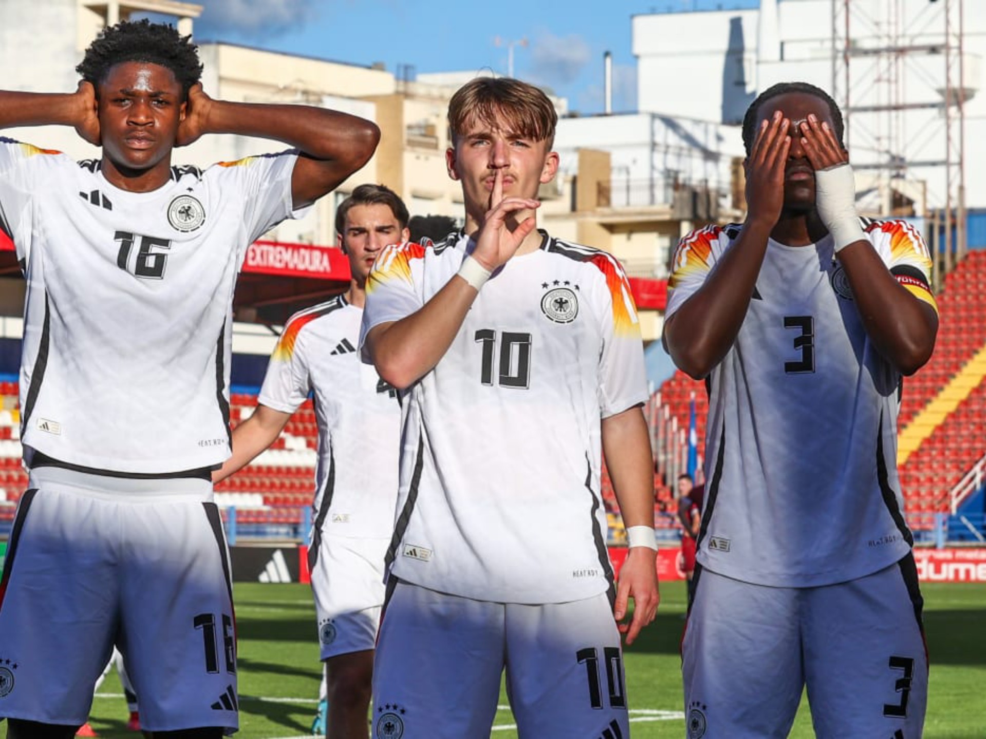 欧预赛比拼激烈,强强对话,胜负难分的简单介绍 欧预赛比拼激烈,强强对话,胜负难分的简单介绍