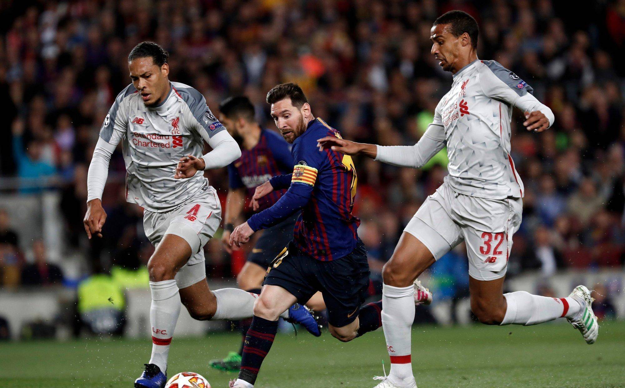 包含足球赛场赛制升级，球员竞争更加激烈的词条