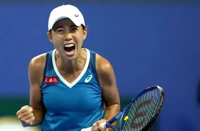 包含西班牙足球代表队力克强敌，晋级决赛胜利临近的词条