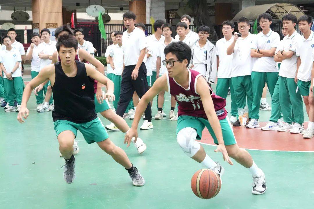 现代篮球比赛备受瞩目，势不可挡