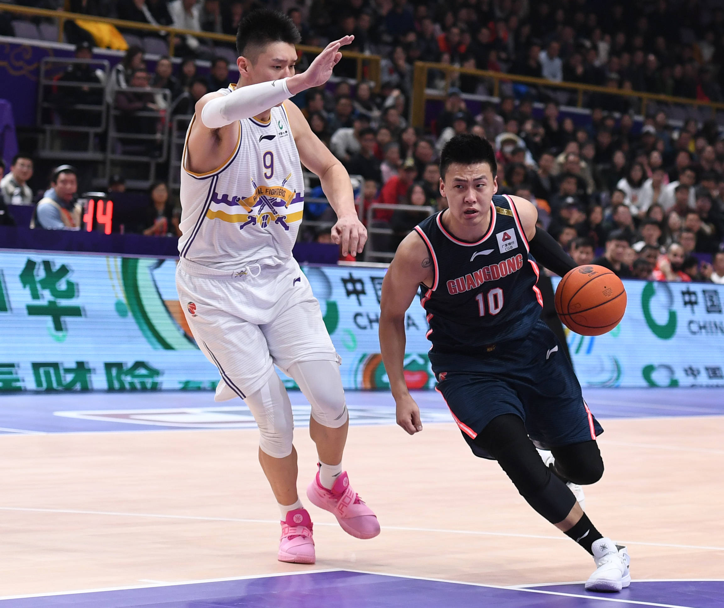 包含卫冕之路漫长，克服重重难关，夺得冠军的词条