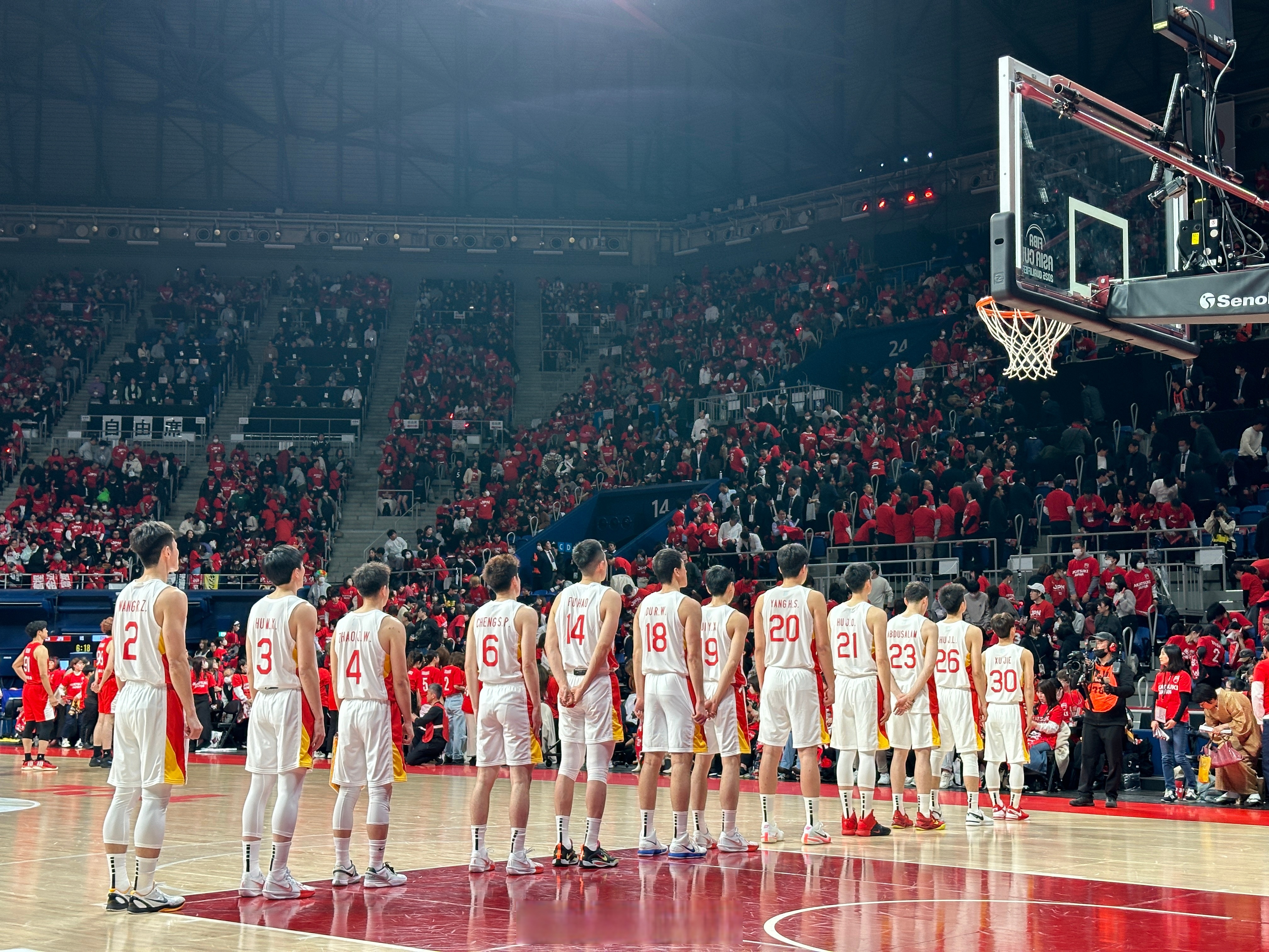 男篮赛场惊现绝杀，引发热议