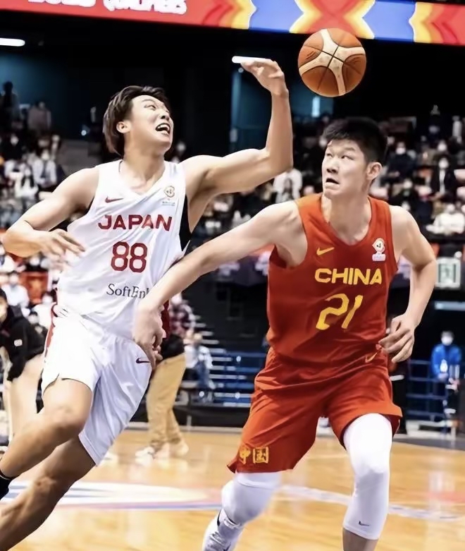 江苏队在主场对决广东男篮,实力不容小觑 江苏队在主场对决广东男篮,实力不容小觑