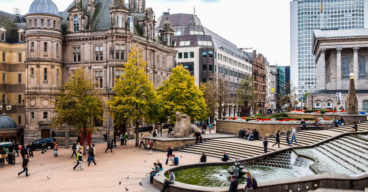 伯明翰城客场全取三分,保持领跑 伯明翰城客场全取三分,保持领跑