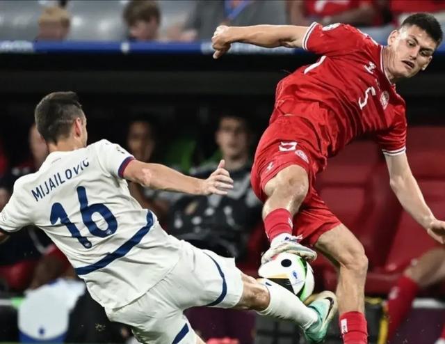 英格兰队闷平美国队，小组排名第一