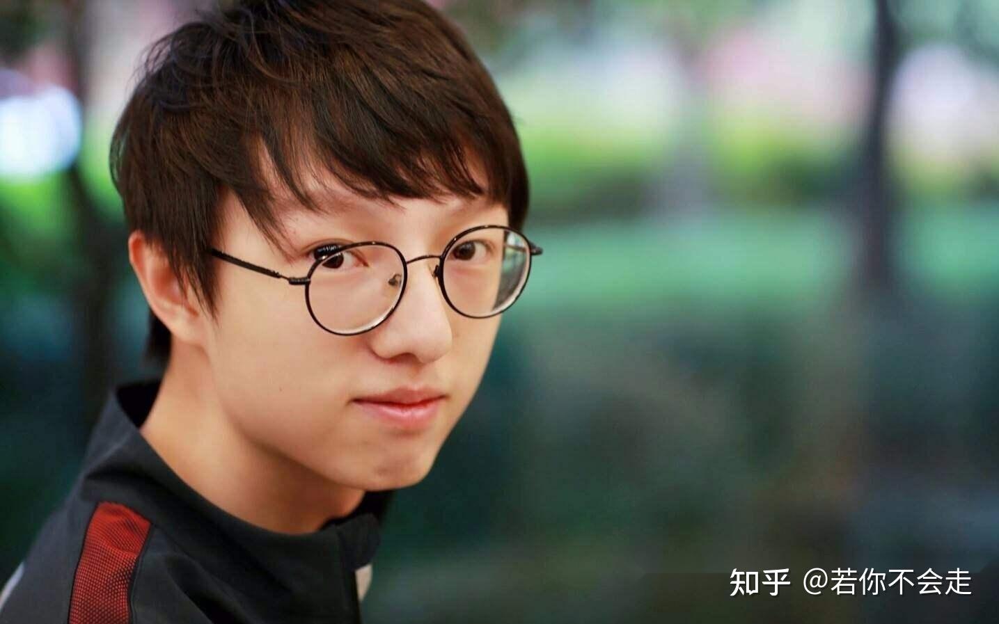 PSG鏖战T1,Doinb极限生还后反打强强对话小组赛,点燃全场激情的简单介绍 PSG鏖战T1,Doinb极限生还后反打强强对话小组赛,点燃全场激情的简单介绍