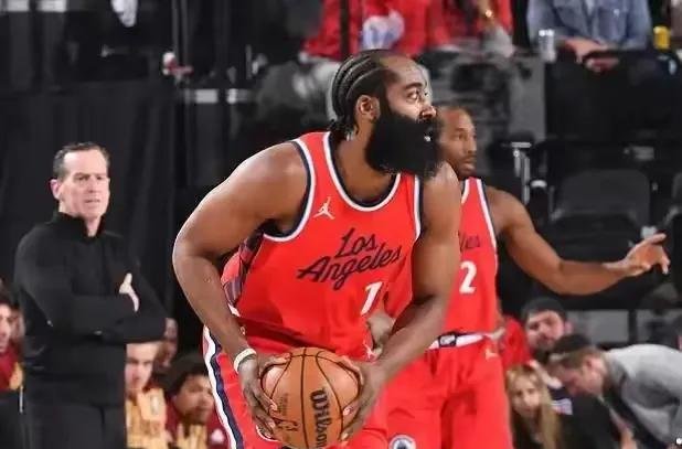 NBA常规赛战报：金州勇士大胜特雷山队