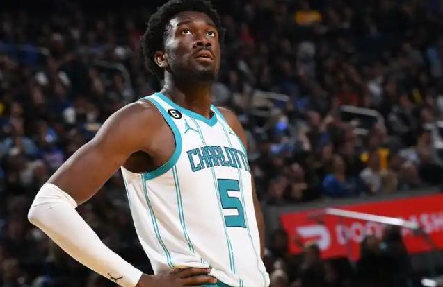 黄蜂队外线防守强劲，成为东部黑马