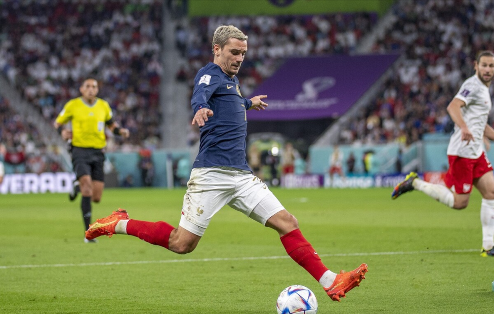 理查德·博奇瑟尔在场上表现神勇，防守佳