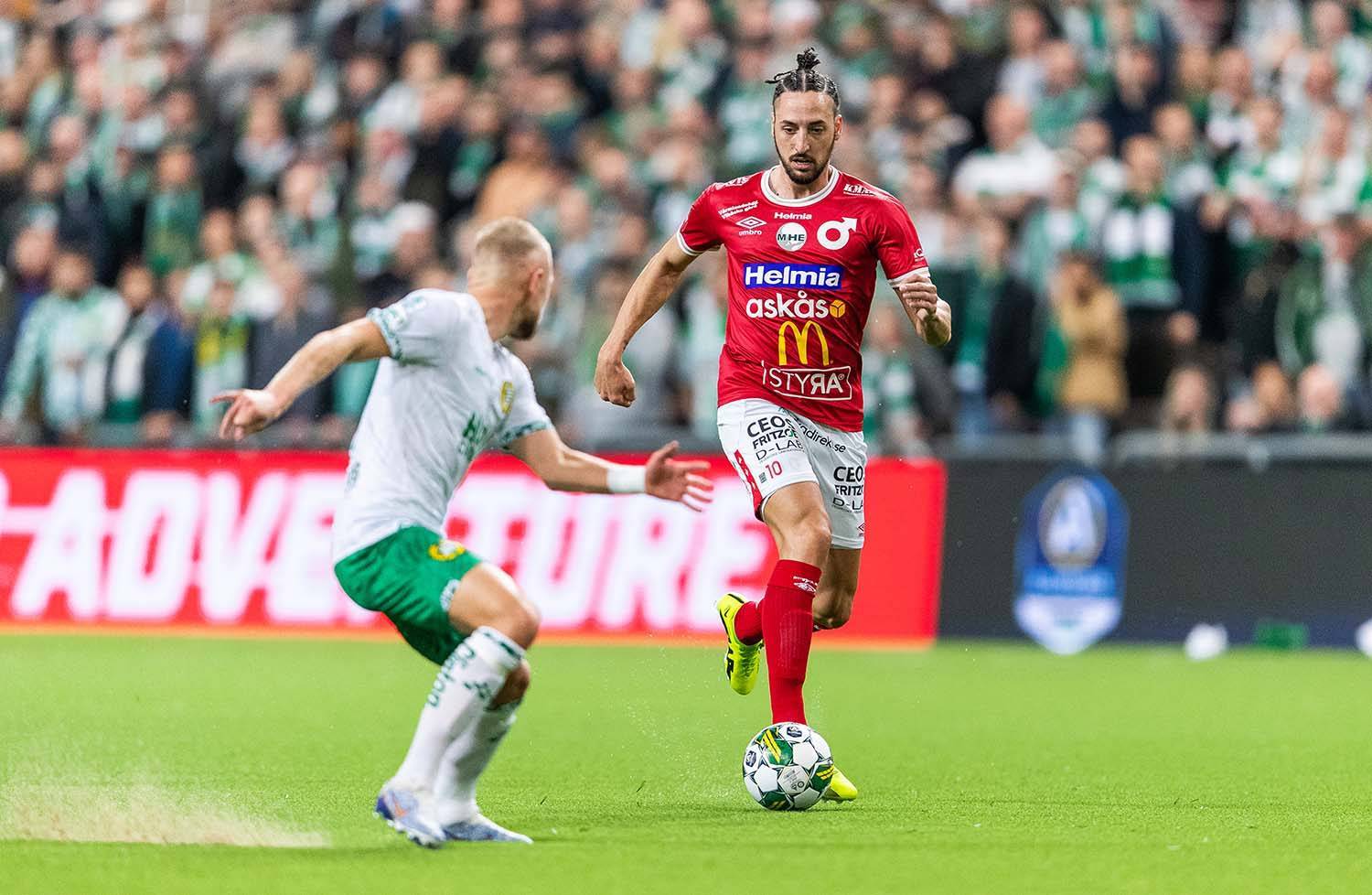 足坛焦点战，球队势不可挡冲入三强的简单介绍