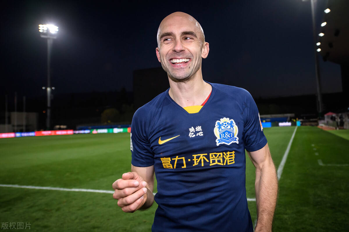 外援助攻串连,球队连胜保持头名位置 外援助攻串连,球队连胜保持头名位置