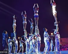 多米尼加选手秀出芳华,勇猛无畏夺得银牌闪光 多米尼加选手秀出芳华,勇猛无畏夺得银牌闪光