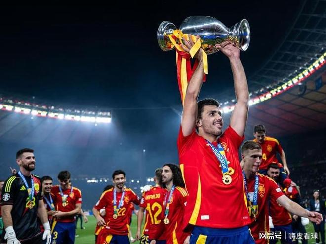 荷兰主场大胜西班牙,欧国联新星崭露头角的简单介绍 荷兰主场大胜西班牙,欧国联新星崭露头角的简单介绍
