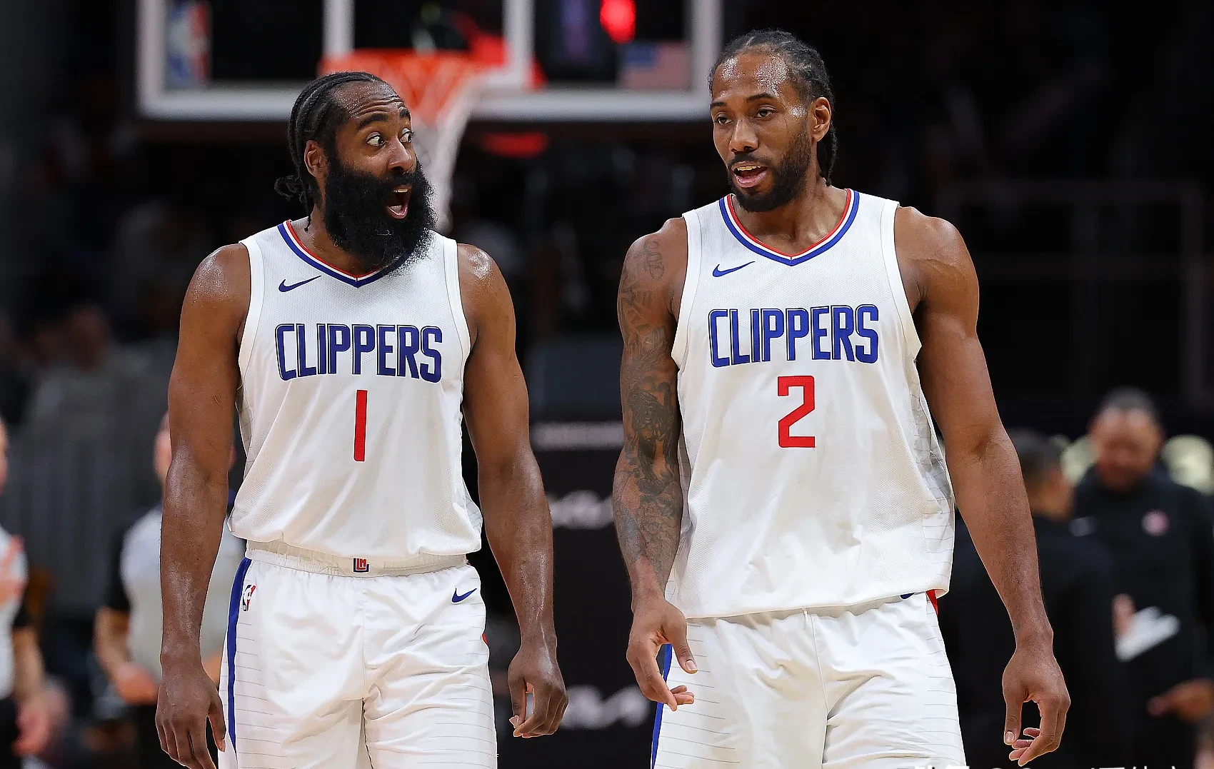 鹈鹕队全队作战，独行侠队全力反扑追分