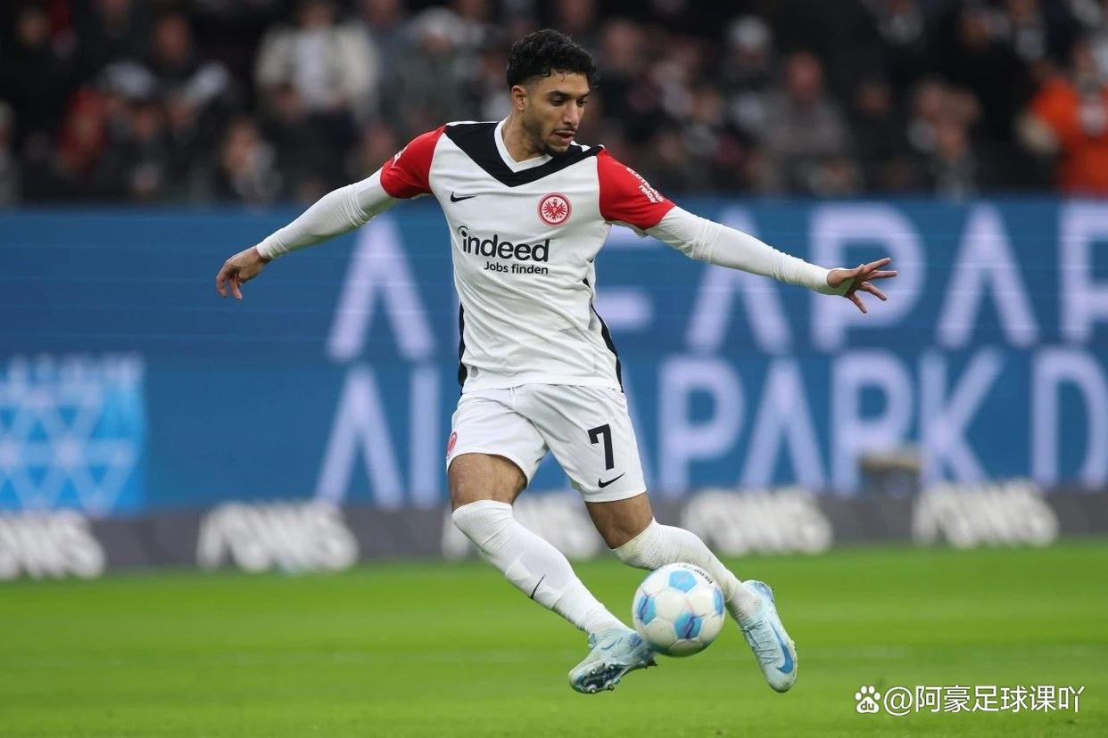 法兰克福客场击败了奥格斯堡，实现了胜利