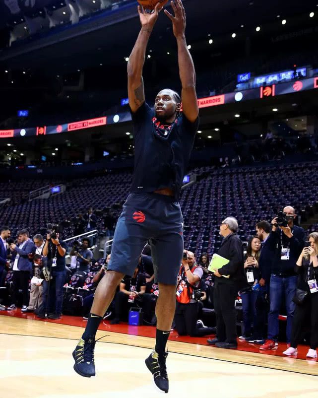 上届冠军猛龙首战告捷 上届冠军猛龙首战告捷