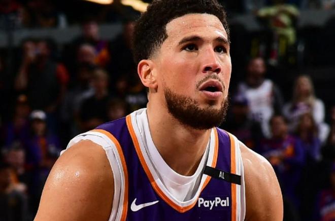 江苏队险胜76人,布克点燃赛场 江苏队险胜76人,布克点燃赛场