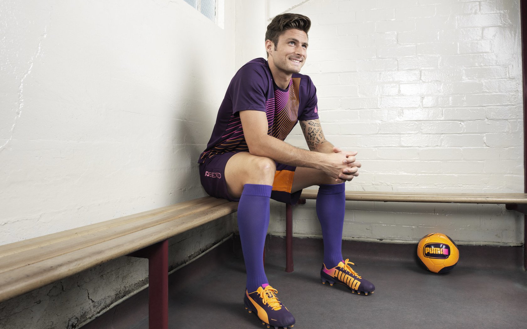 拉什福德爆发闪耀全场,乌克兰火力压制摩纳哥奏凯